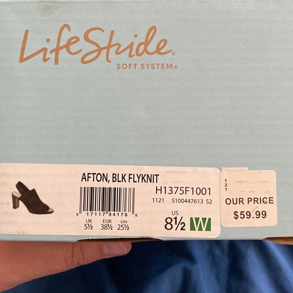 NIB Black high heeled sandals - Picture 9 of 9